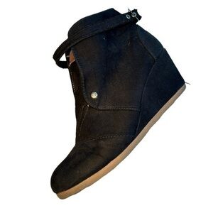 MAD LOVE BLACK SUEDE LIKE WEDGE SHOES, SIZE 8